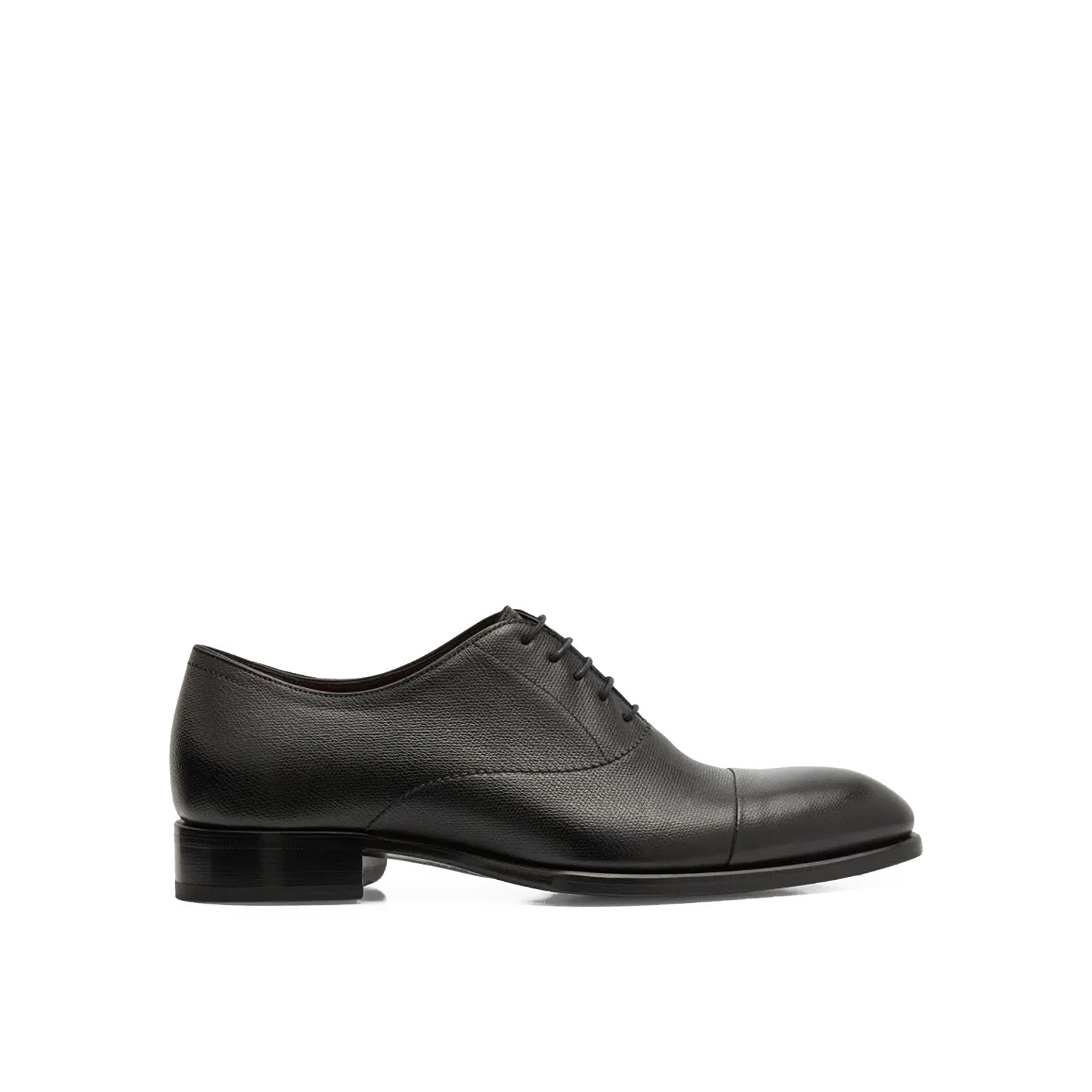 Leather cap toe oxford shoes